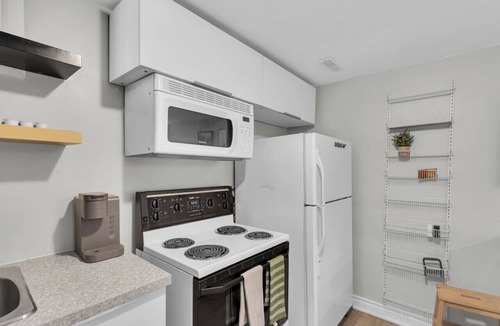 Lisgar Condo | Cosy Guest Suite Near Shops, Transit, Hwy and GO