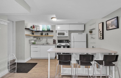 Lisgar Condo | Cosy Guest Suite Near Shops, Transit, Hwy and GO