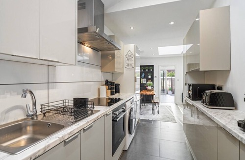 Old Malden House | Cosy hideaway with private patio