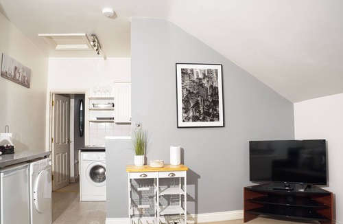 Royal Tunbridge Wells Apartment | Cosy High Brooms Suite