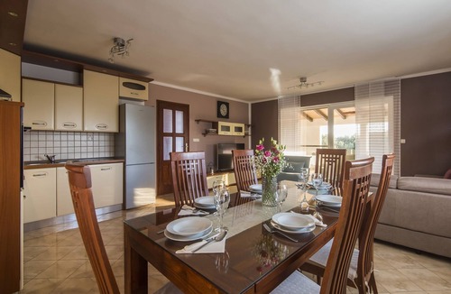 Lovinac House | Cosy Holiday Home in Policnik with Pool