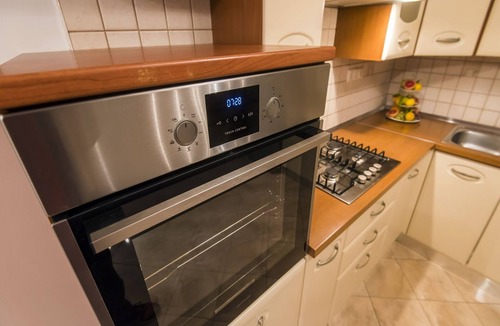 Lovinac House | Cosy Holiday Home in Policnik with Pool
