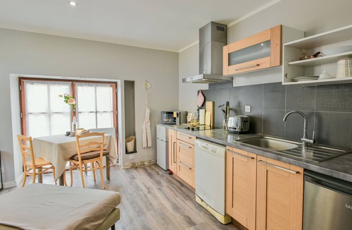 Degagnac House | Cosy holiday home with shared pool