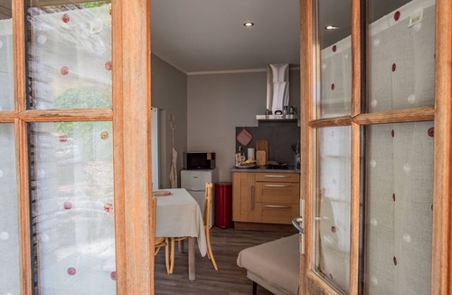 Degagnac House | Cosy holiday home with shared pool