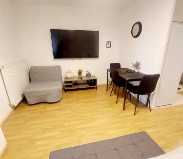 Cergy Apartment | Cosy Home 4 - Spacieux studio avec parking - 30 min Paris