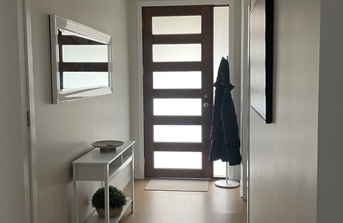 Curlewis House | Cosy home by the bay