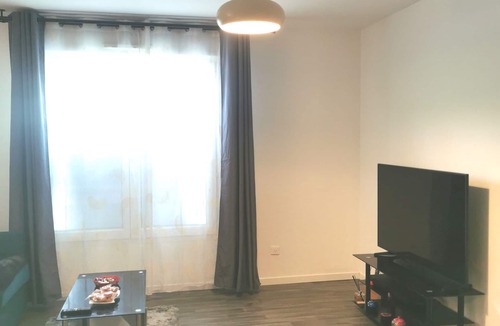 Vaulx En Velin Village Apartment | Cosy Home F2