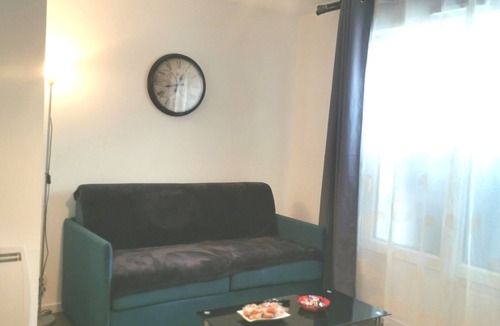 Vaulx En Velin Village Apartment | Cosy Home F2