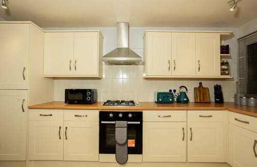 Warwick House | Cosy Home in Central Warwick