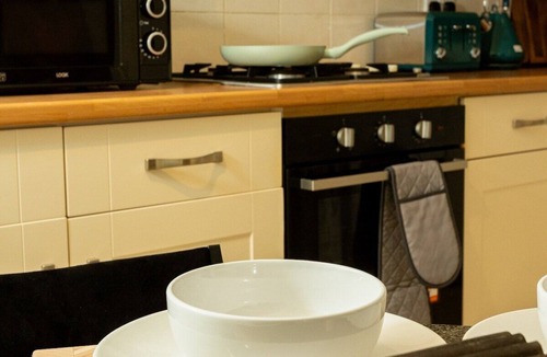 Warwick House | Cosy Home in Central Warwick