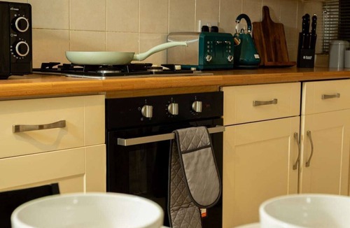 Warwick House | Cosy Home in Central Warwick