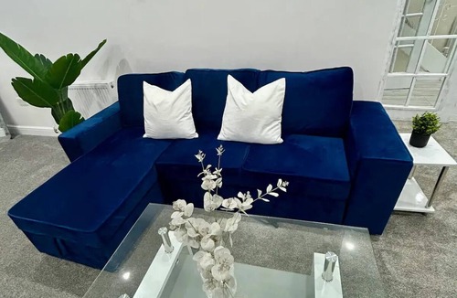 Staines House | Cosy home near Heathrownn