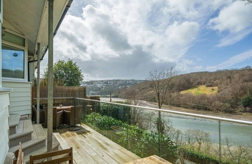 Looe House | Cosy Home on the Waterfront, Private Parking