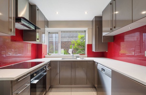 Hobbayne House | Cosy Home with Garden, Ealing