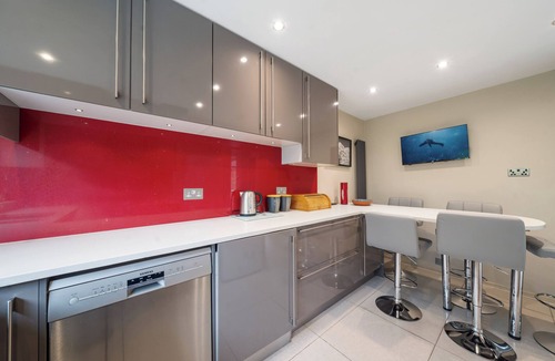 Hobbayne House | Cosy Home with Garden, Ealing