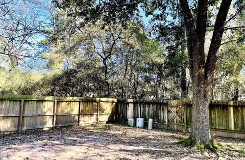 Panther Creek House | Cosy House - 3 Bed, 2 Baths in The Woodlands