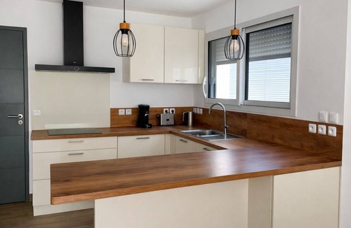 Saint-Coulomb House | Cosy house 4 bedrooms, Saint-Coulomb center, beaches 5mn