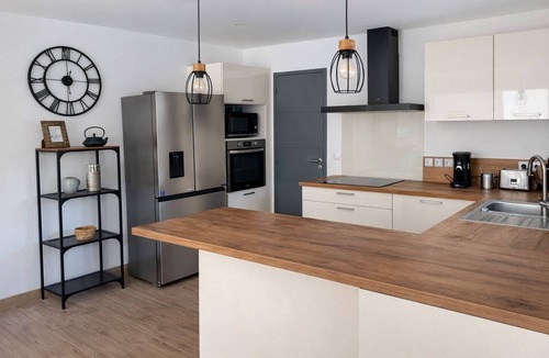 Saint-Coulomb House | Cosy house 4 bedrooms, Saint-Coulomb center, beaches 5mn