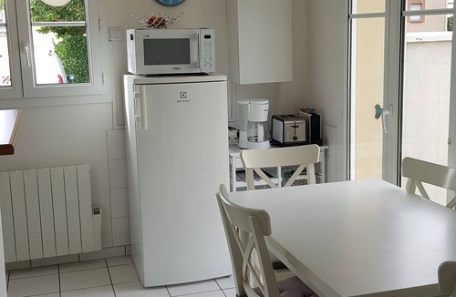 Port Guillaume House | Cosy house 50 m2 - enclosed garden south-west Port-Guillaume. Housekeeping and beds made up.
