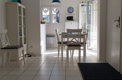 Port Guillaume House | Cosy house 50 m2 - enclosed garden south-west Port-Guillaume. Housekeeping and beds made up.