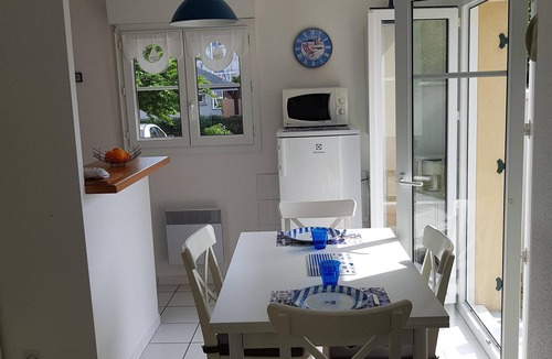 Port Guillaume House | Cosy house 50 m2 - enclosed garden south-west Port-Guillaume. Housekeeping and beds made up.
