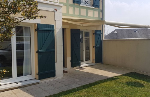 Port Guillaume House | Cosy house 50 m2 - enclosed garden south-west Port-Guillaume. Housekeeping and beds made up.