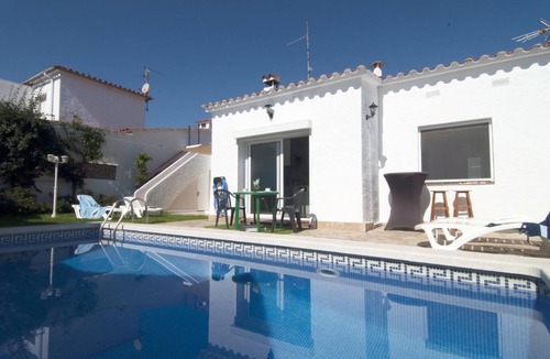 L'Escala Villa | Cosy house with private pool, Babecue and Wi-Fi