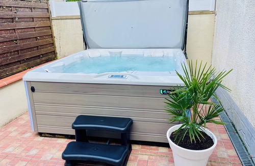 Briollay House | Cosy house with spa & garden near Angers