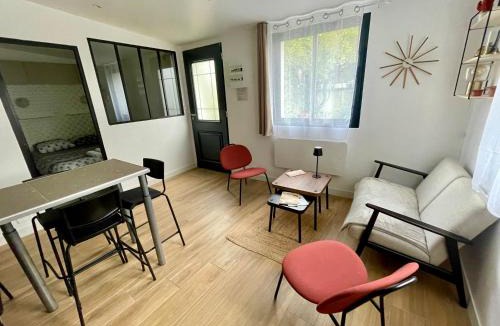 Champigny-sur-Marne House | Cosy & indépendant - 4 pers - proche Paris-Disney