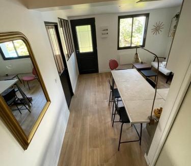 Champigny-sur-Marne House | Cosy & indépendant - 4 pers - proche Paris-Disney