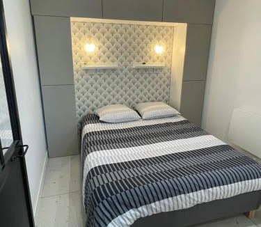 Champigny-sur-Marne House | Cosy & indépendant - 4 pers - proche Paris-Disney