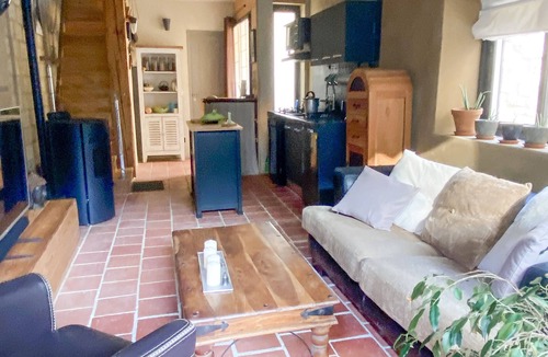 Villennes-sur-Seine House | Cosy independent studio in natural materials :)