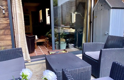 Villennes-sur-Seine House | Cosy independent studio in natural materials :)