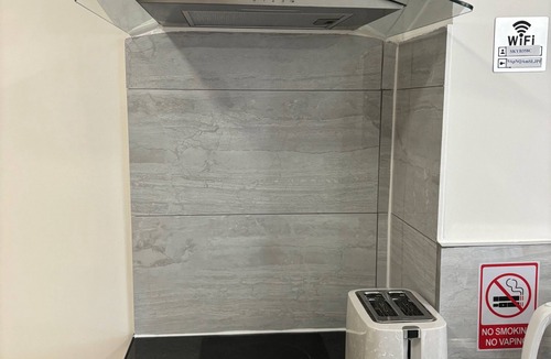 St. Michael's Apartment | Cosy independent studio