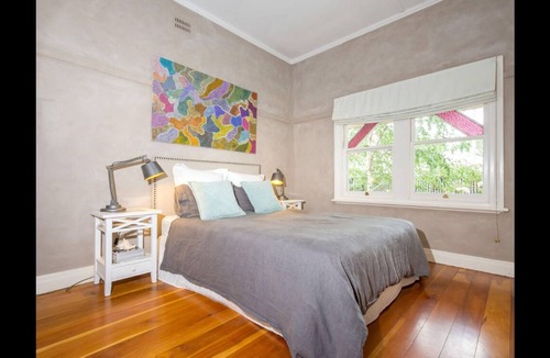 Shepparton South House | Cosy, inner city home