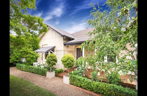 Shepparton South House | Cosy, inner city home