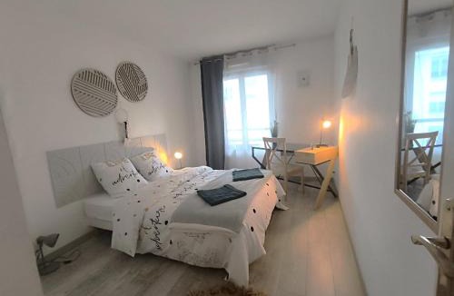 Mantes-la-Jolie Apartment | Cosy Jolie T3 - Centre & Parking gratuit