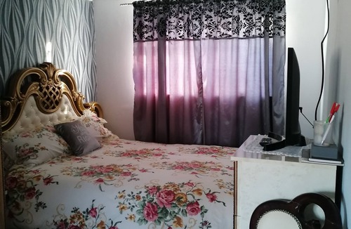 Great Billing House | Cosy King bed