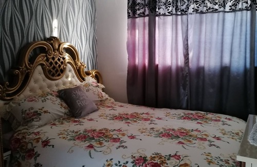 Great Billing House | Cosy King bed