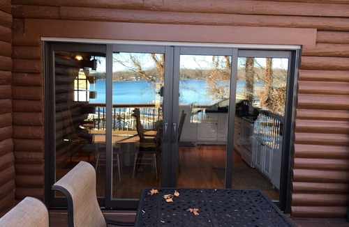 Lake Norman of Catawba Cabin | Cosy Lakefront Log Cabin