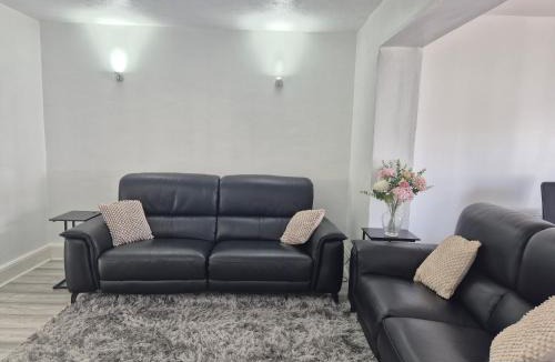 Basildon House | Cosy large double room