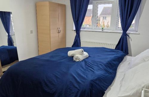 Basildon House | Cosy large double room