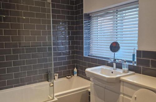 Basildon House | Cosy large double room