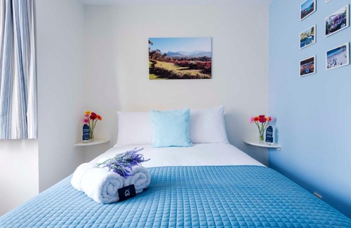 Southfield Apartment | Cosy Leafy Chiswick Apartment