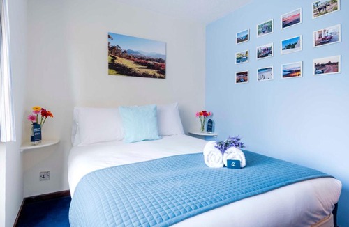 Southfield Apartment | Cosy Leafy Chiswick Apartment