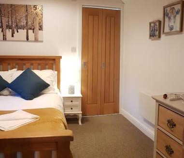 Newborough House | Cosy Little Cottage