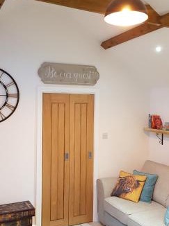 Newborough House | Cosy Little Cottage