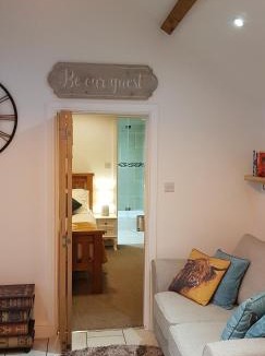 Newborough House | Cosy Little Cottage