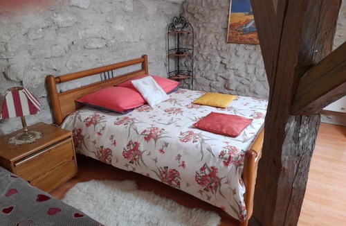 Commercy Apartment | COSY LOFT AVEC JARDIN