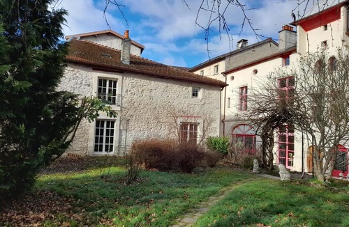 Commercy Apartment | COSY LOFT AVEC JARDIN